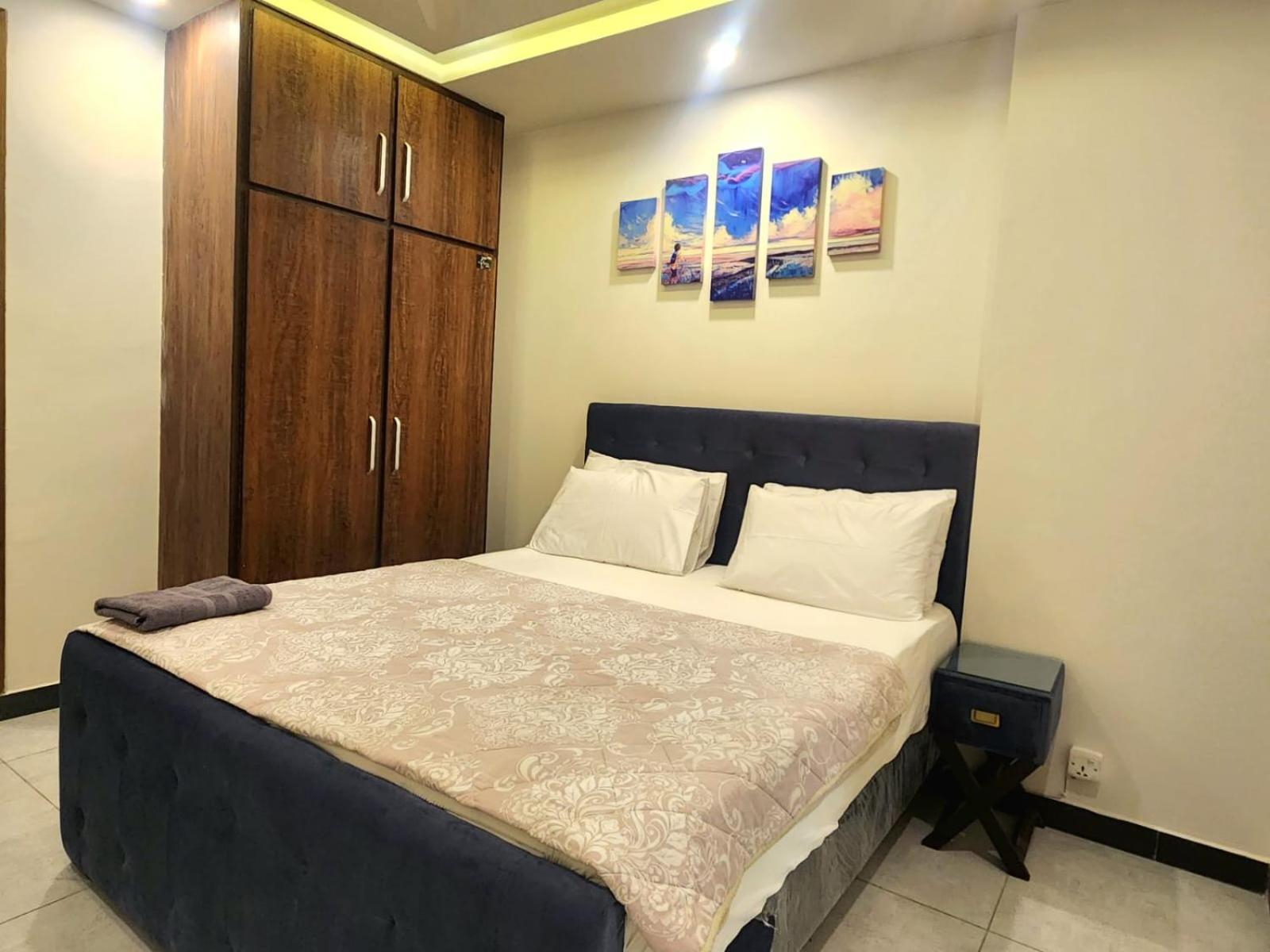 Luxurious Landing Apartments & Suites Bahria Town Ravalpindi Szoba fotó