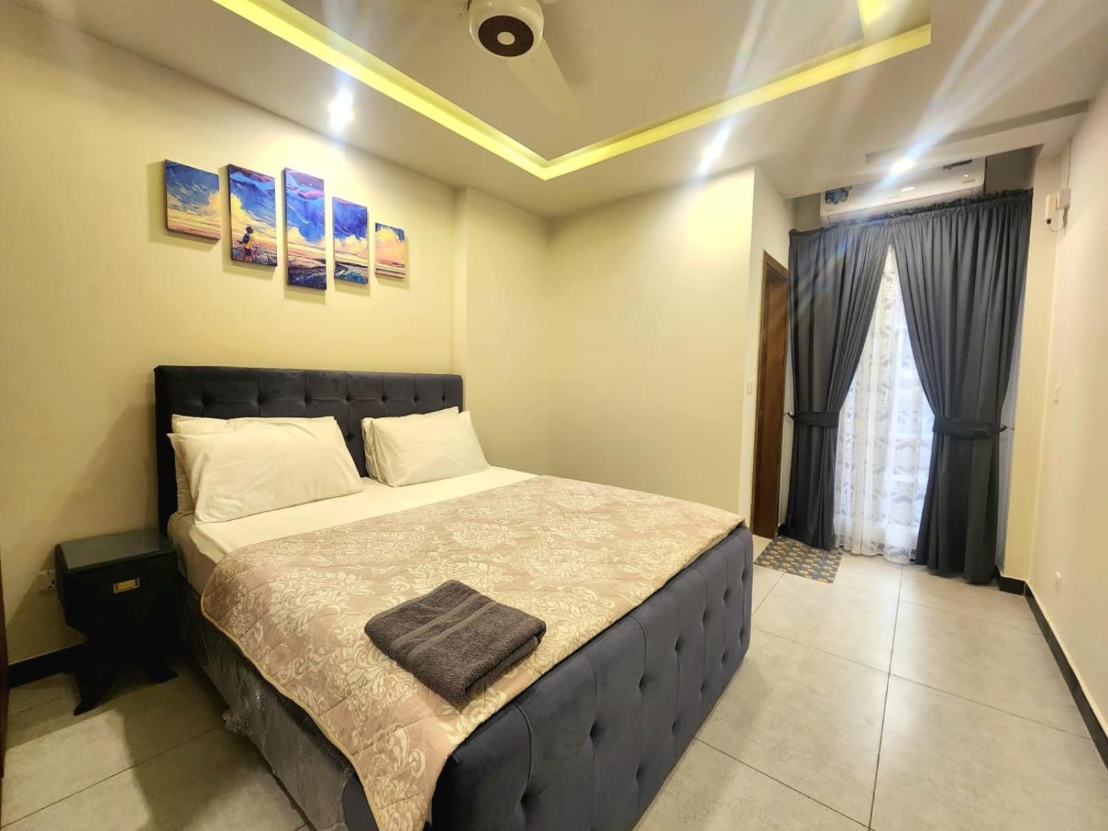 Luxurious Landing Apartments & Suites Bahria Town Ravalpindi Szoba fotó