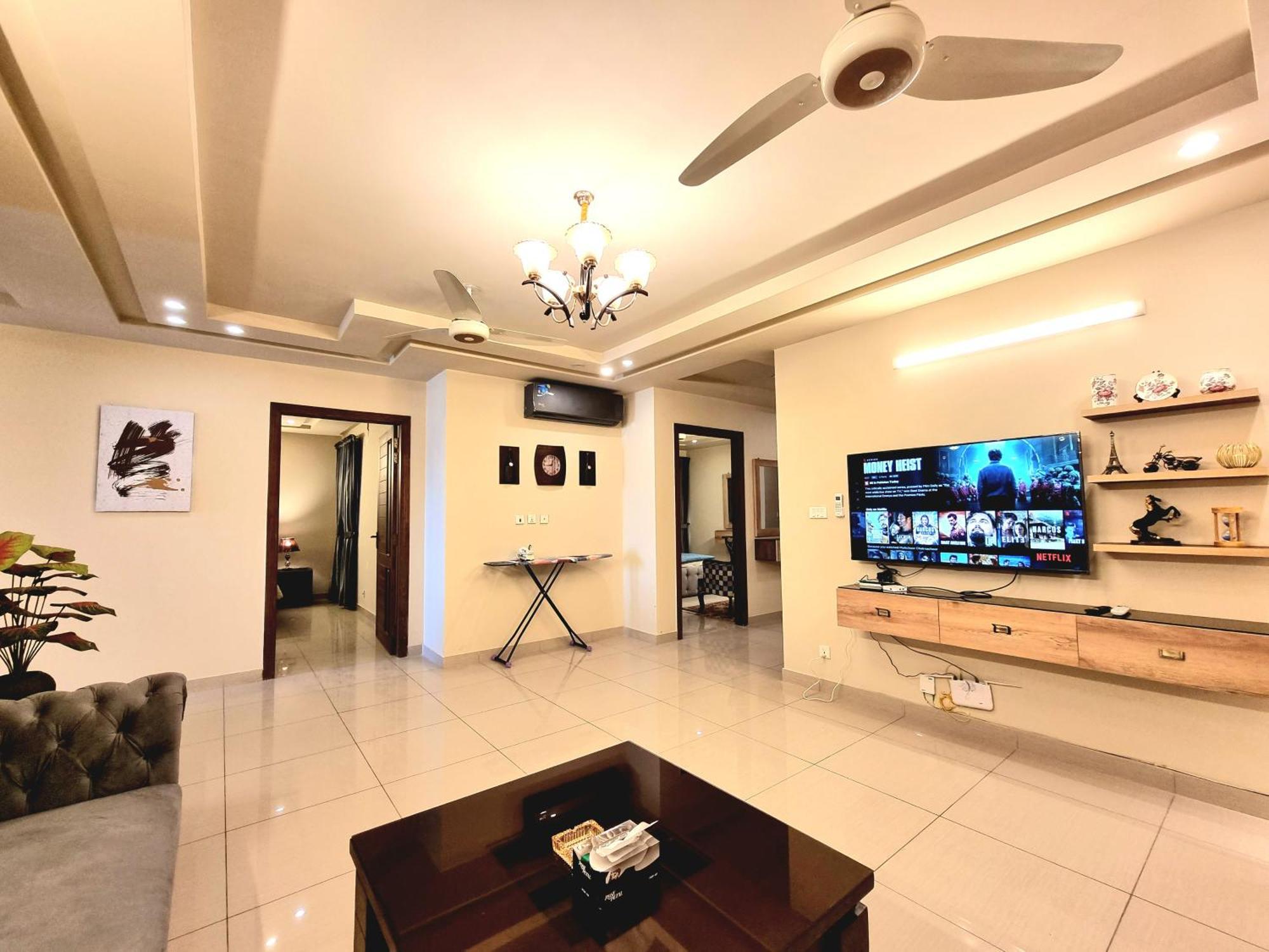 Luxurious Landing Apartments & Suites Bahria Town Ravalpindi Szoba fotó