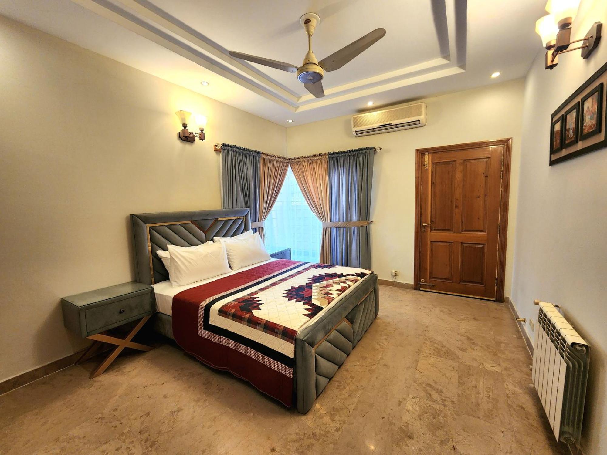 Luxurious Landing Apartments & Suites Bahria Town Ravalpindi Szoba fotó